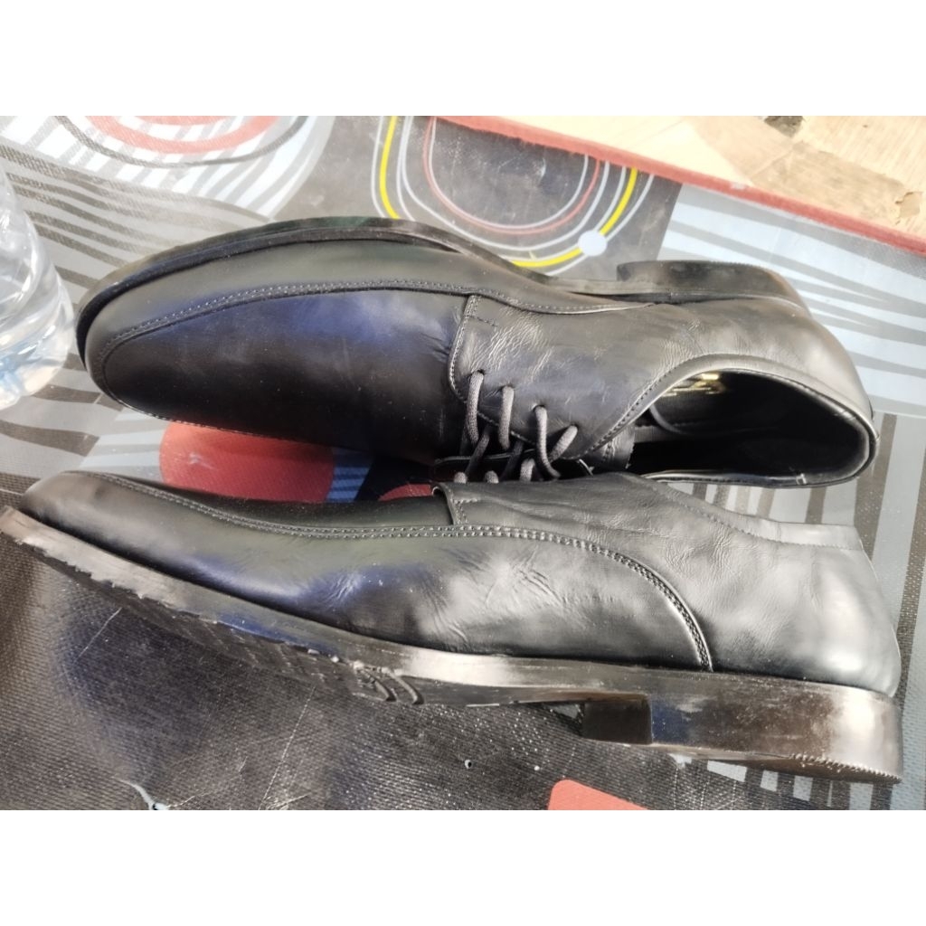 sepatu bekas kulit asli