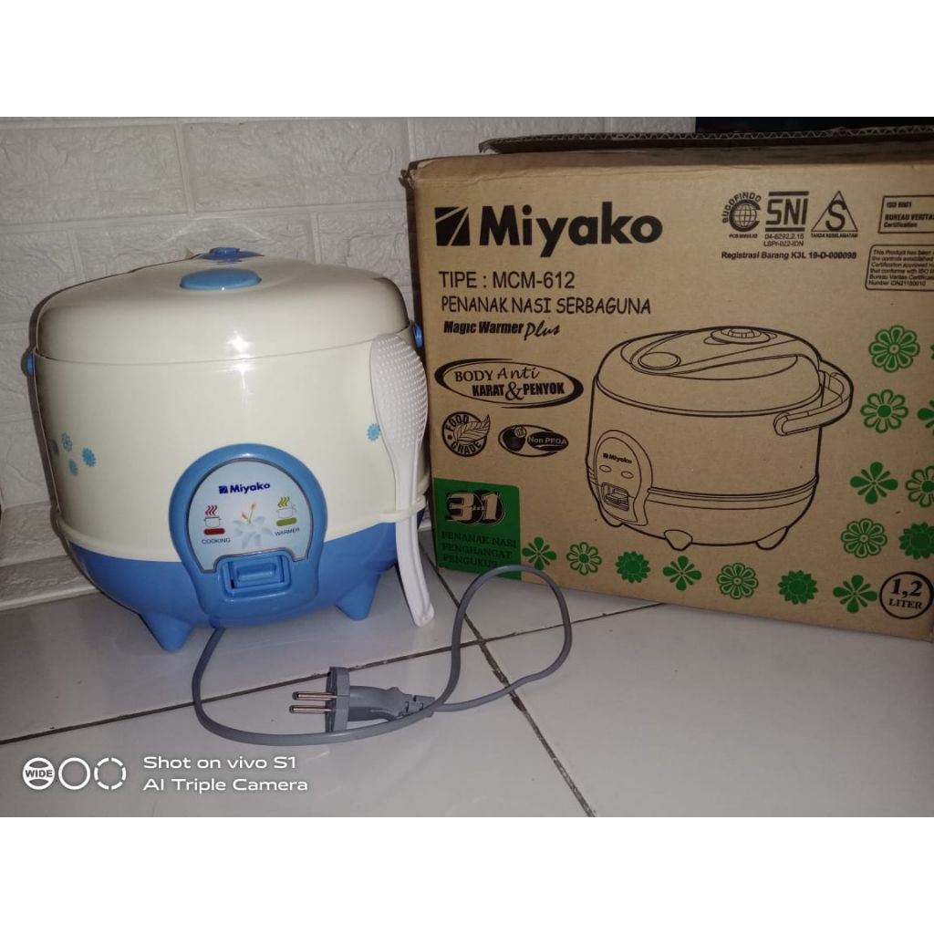 Rice Cooker/pemanas nasi Miyako 1,2L