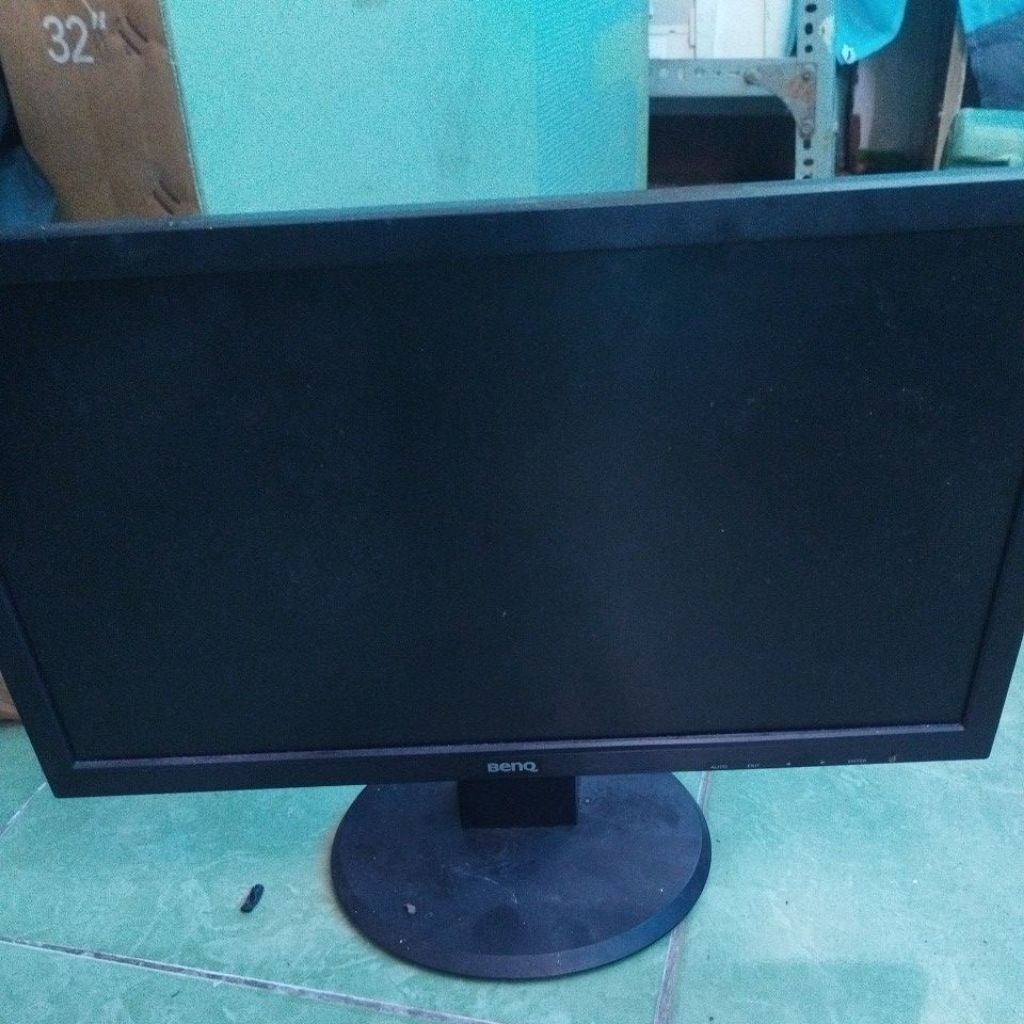 LED Monitor BenQ DL2020 Layar 20 Inchi Minus, power on TDK ada tampilan, kemungkinan besar seputar p