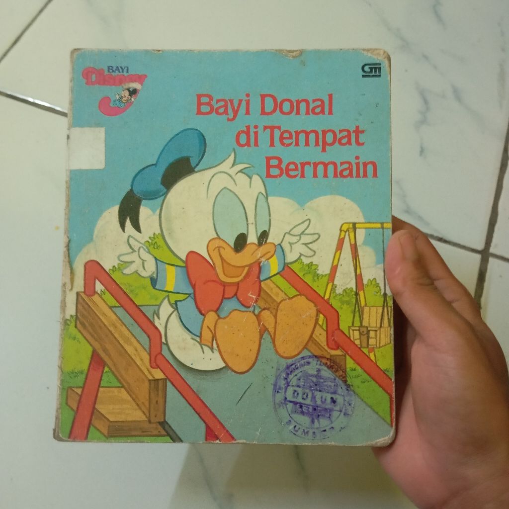 BAYI DONAL DITEMPAT BERMAIN