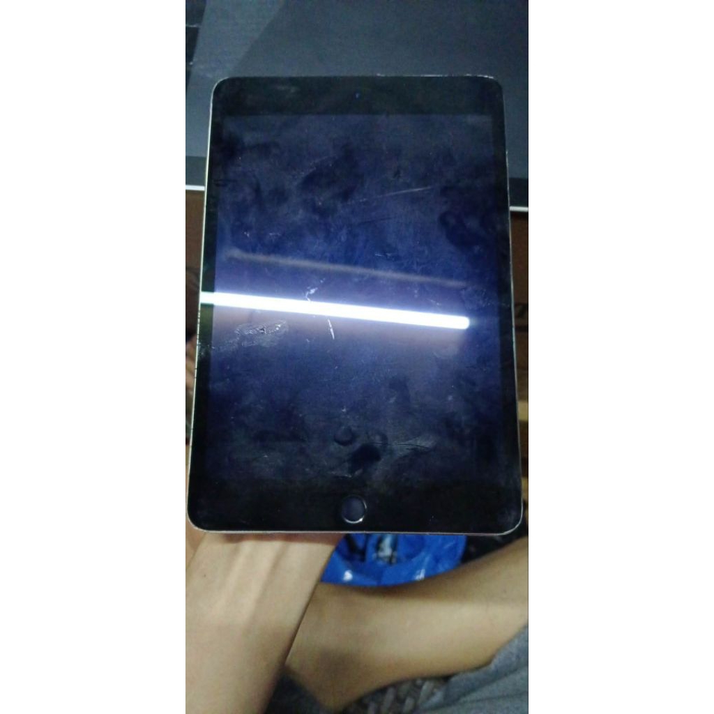handphone Ipad mini 4 32gb  hidup minus lcd dan lock