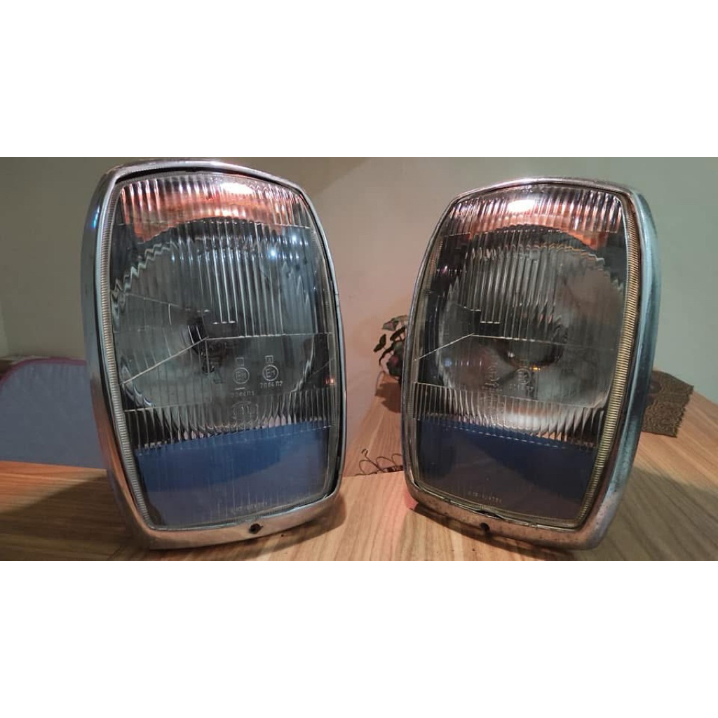 lampu depan mercedes benz w114 w115 atau lampu depan mercy w114 w115 atau headlamp mercy w114 w115 a