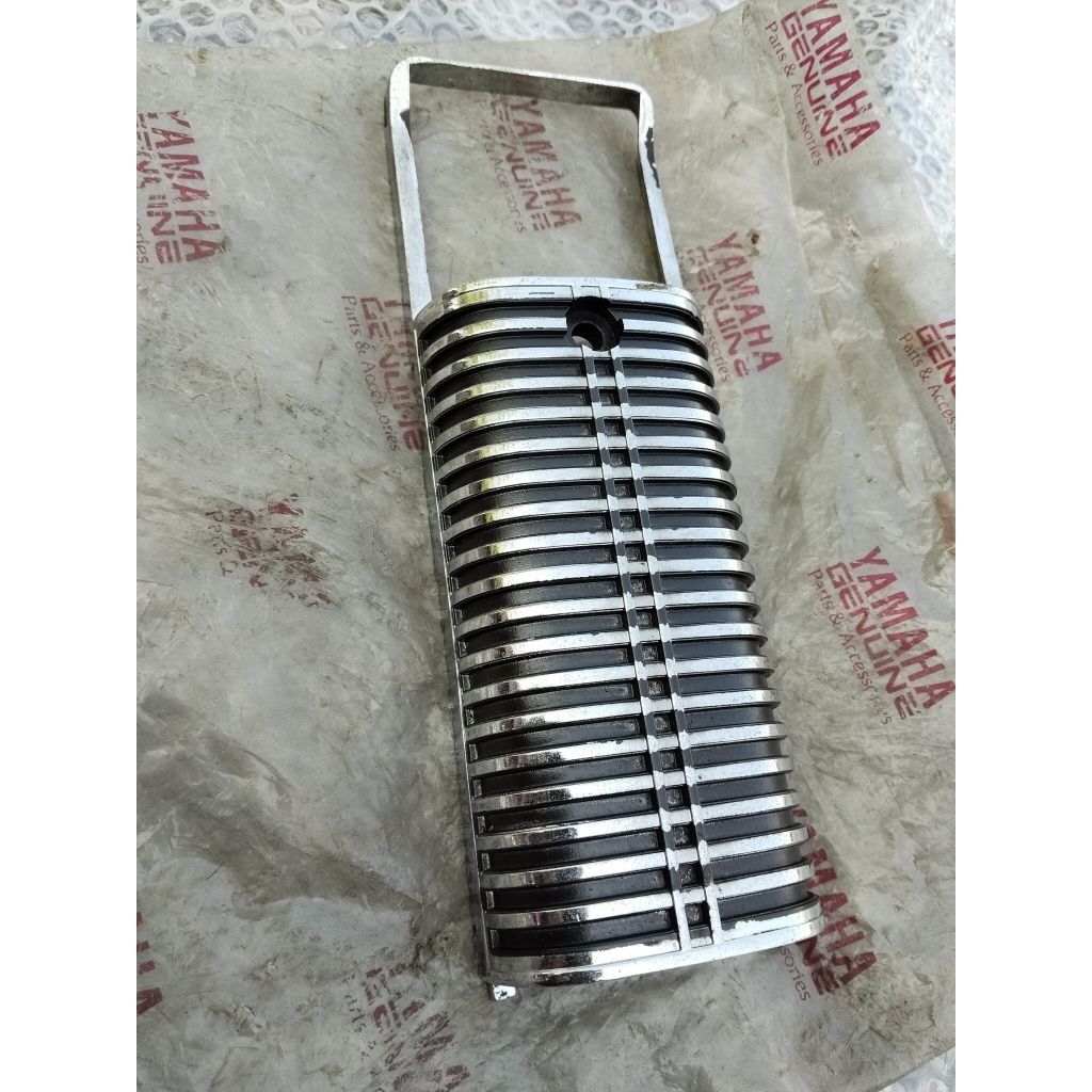 emblem panel emblem dasi emblem front top yamaha V75 v75 v75dx non original NOS