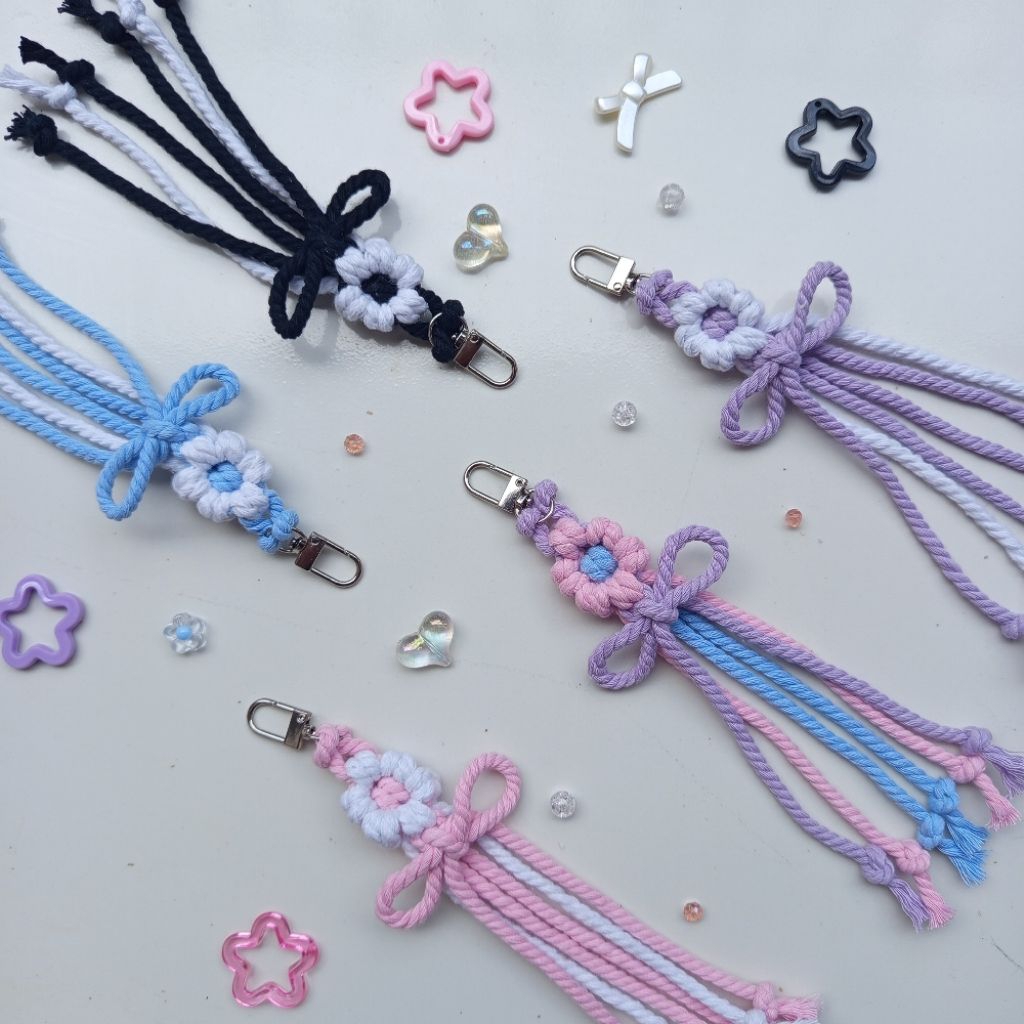 Bagcharm tali macrame flower | Gantungan tas tali macrame  bunga lucu murah warna pastel biru pink u