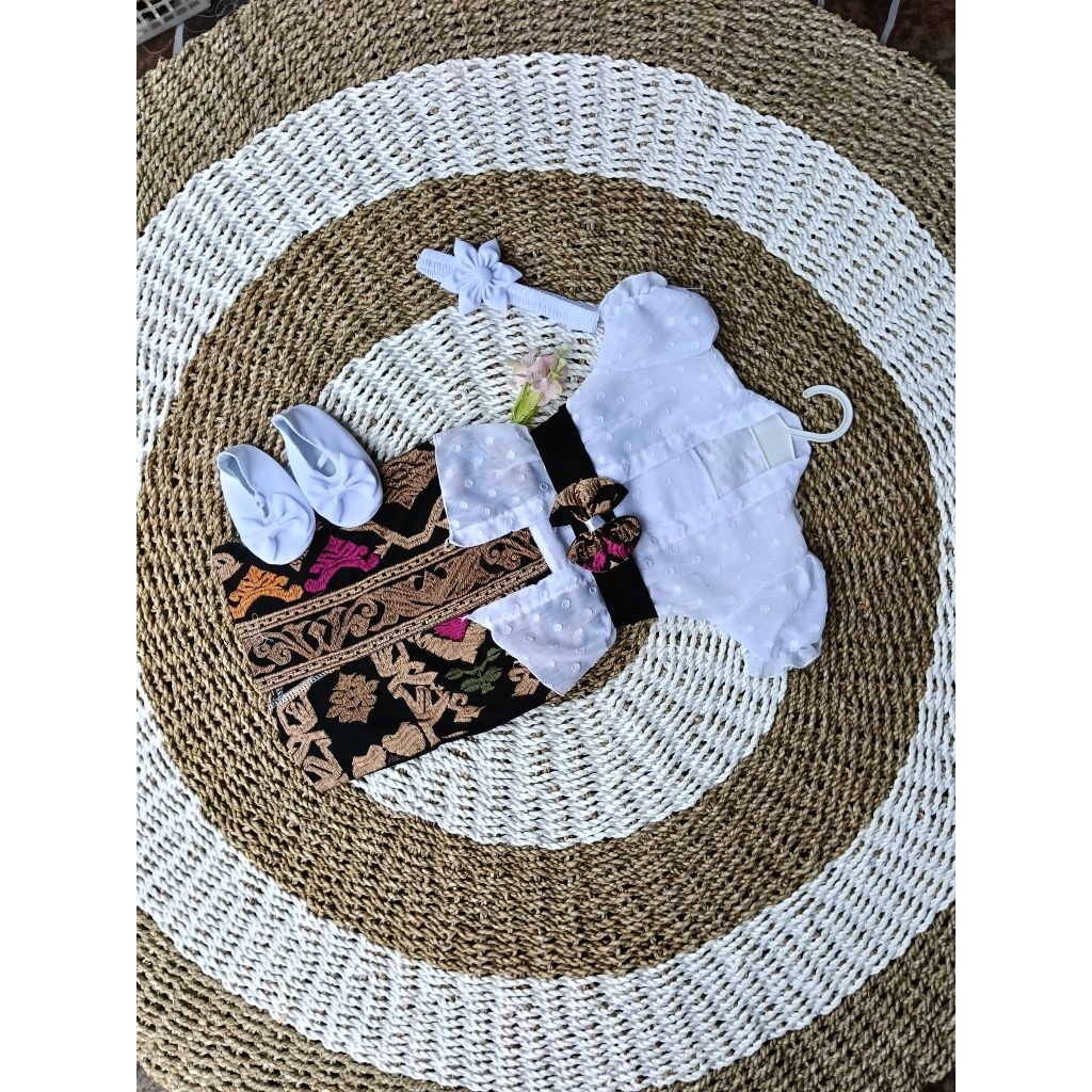 set adat bali bayi bordir atasan sifon oragiri fre sepatu bando umur0-1thn