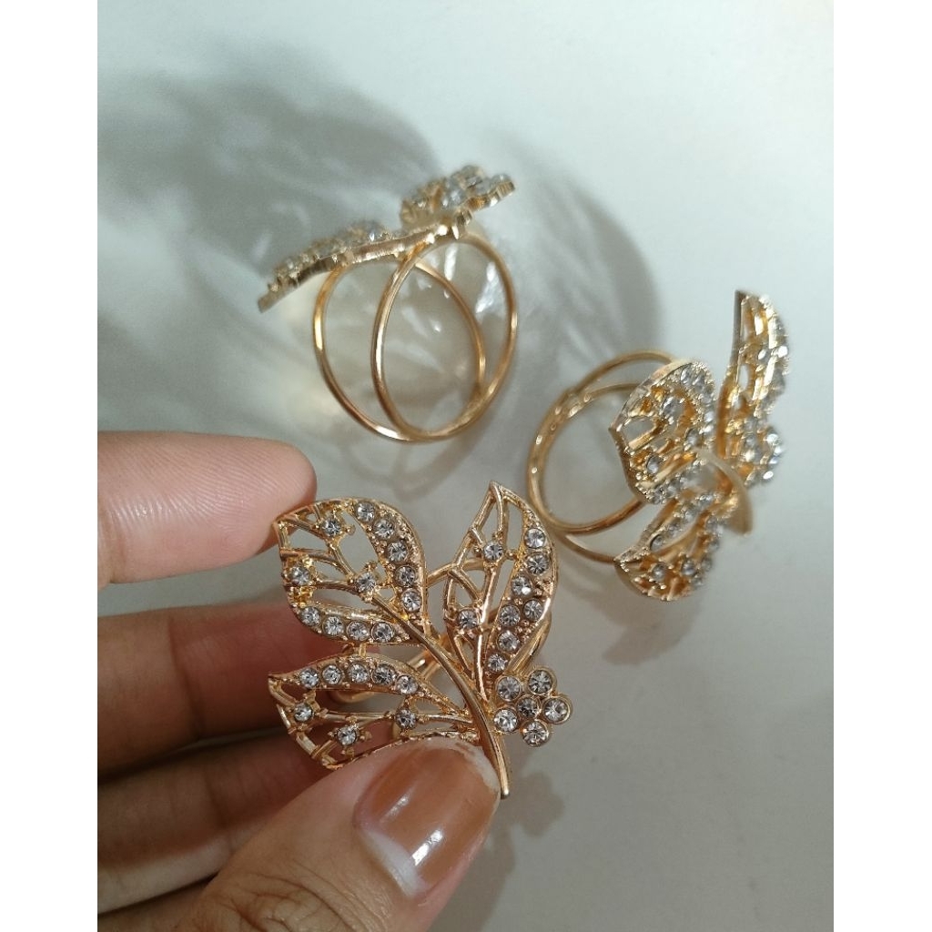 BROSS HIJAB CINCIN MOTIF DAUN WARNA GOLD