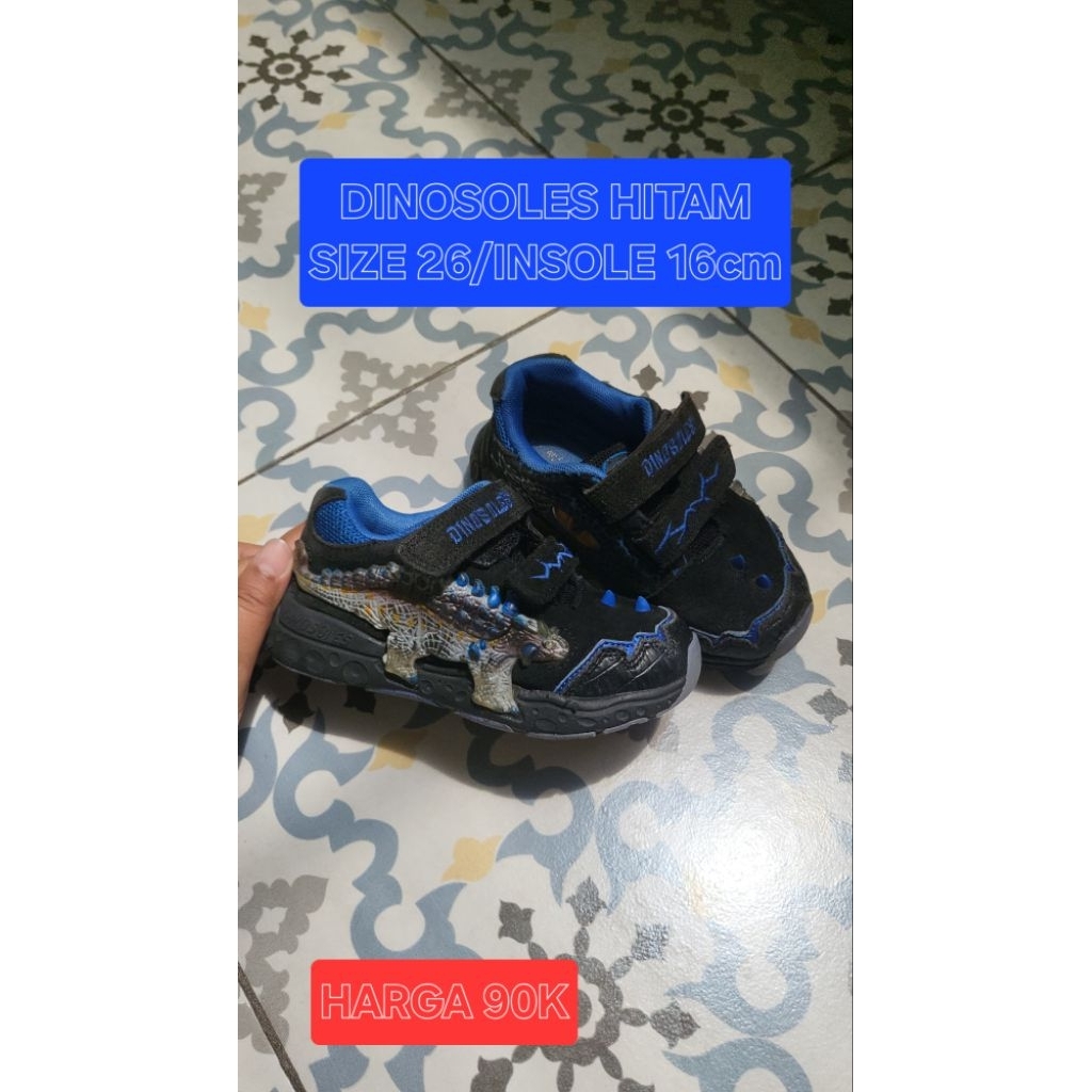 PRELOVED SEPATU DINOSOLES HITAM 16CM