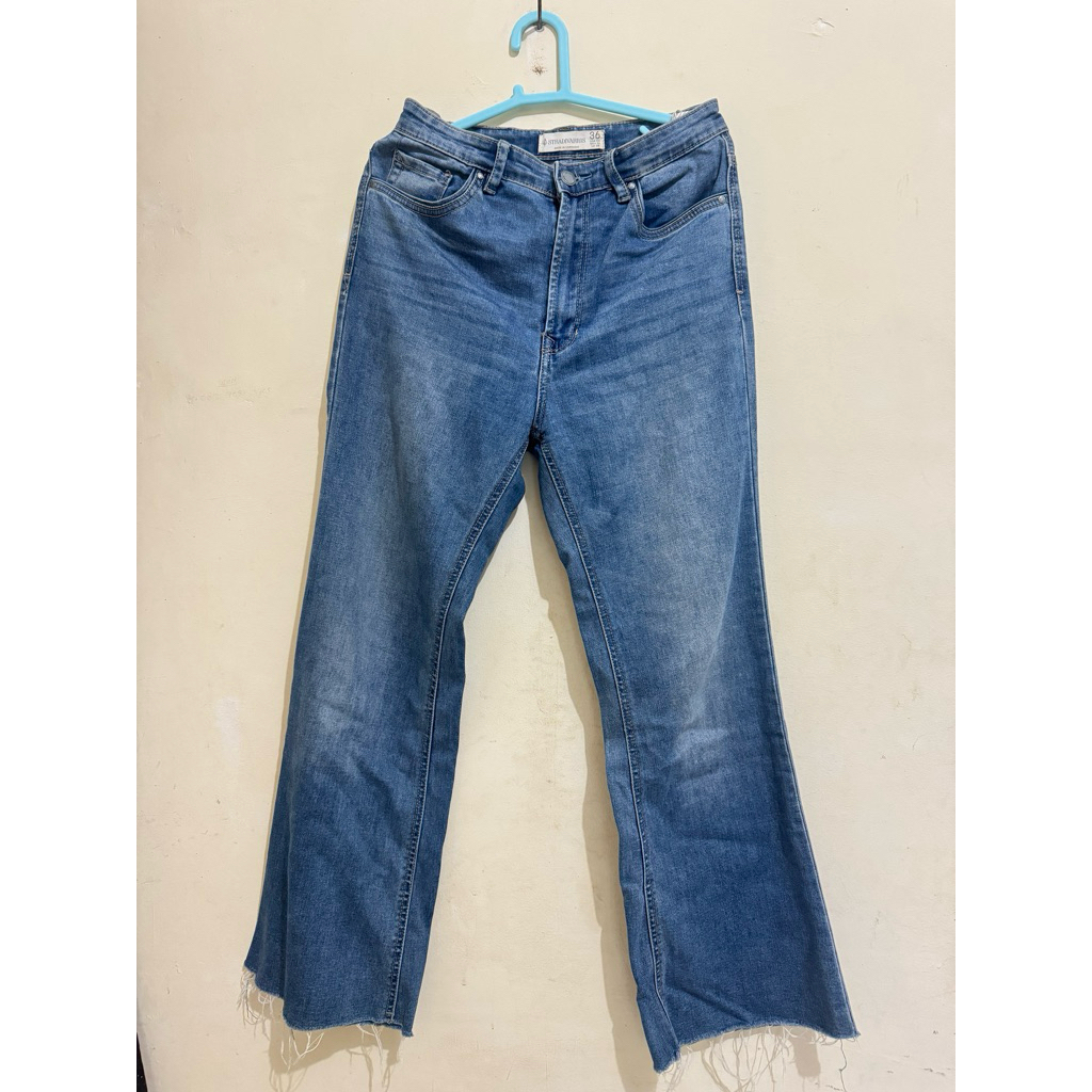 Stradivarius Cropped Flare Jeans