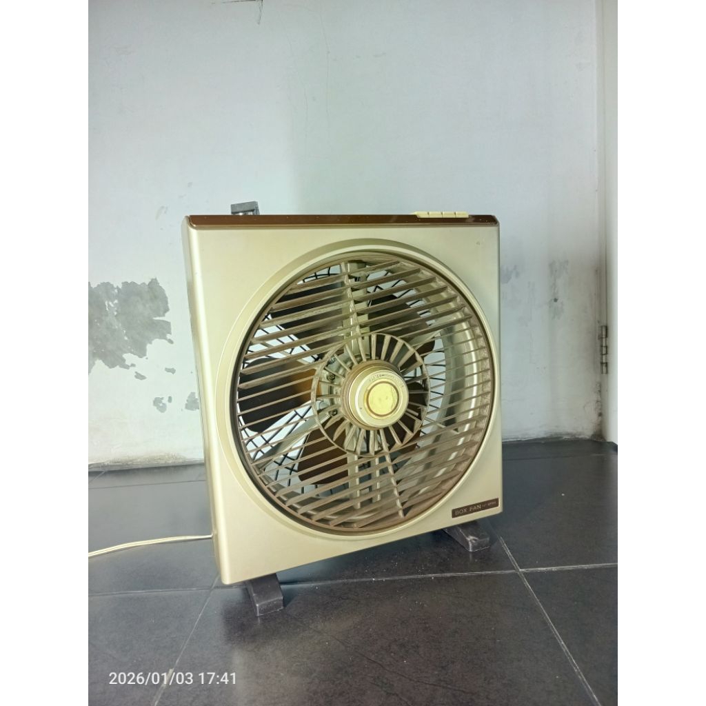 Kipas Kotak Fujitron 1980's Dekorasi Vintage