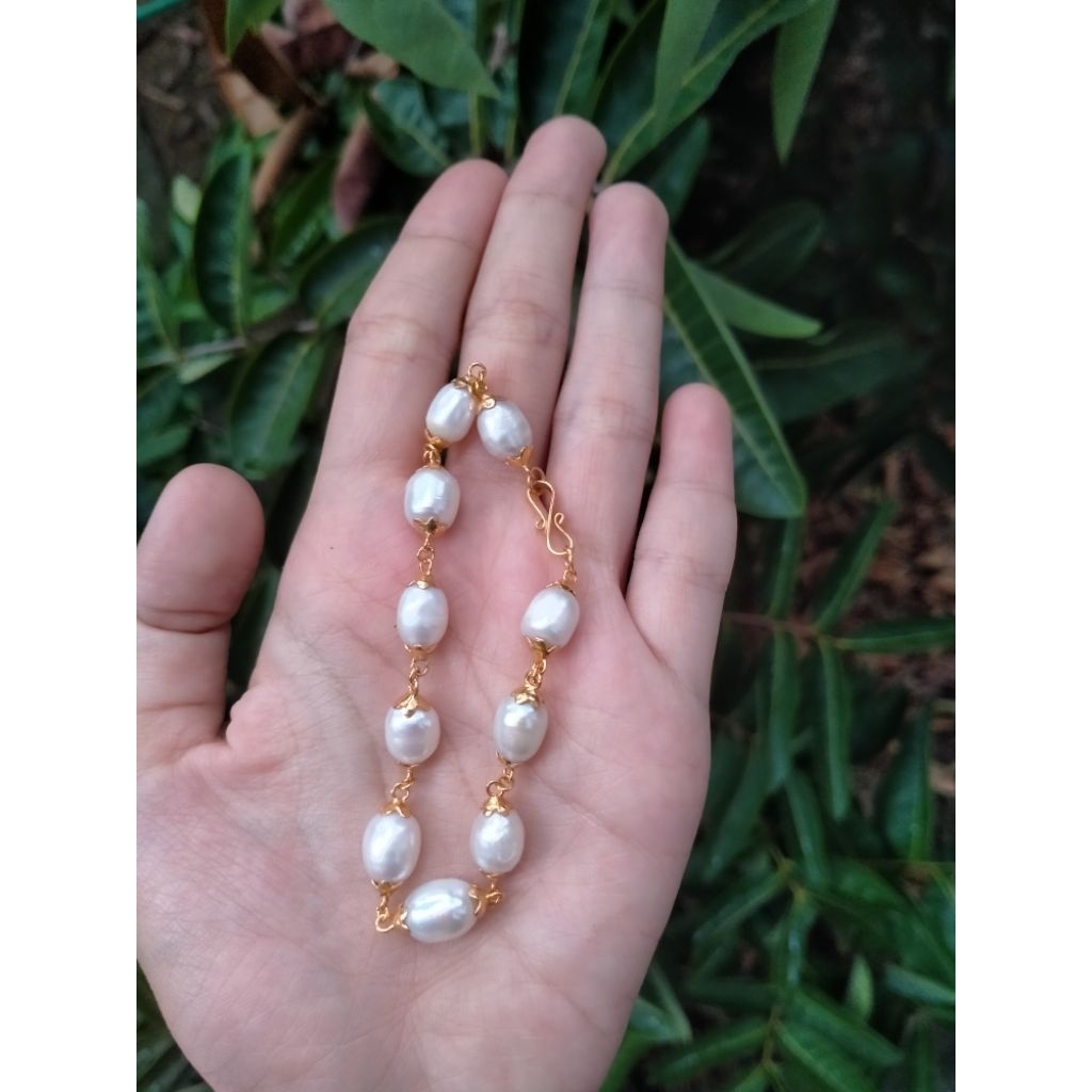 Gelang mutiara air tawar kualitas premium rangka perak lapis emas cantik di gunakan untuk sehari har