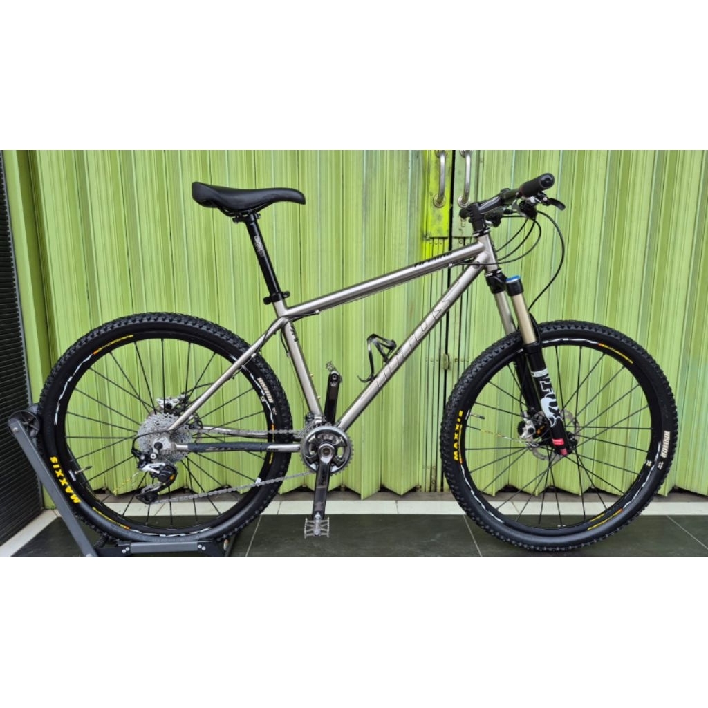 Sepeda MTB TITUS FIRELINE TITANIUM 26" Inc Groupset Shimano XT/XTR 2x10 Speed Size 17inc USA Origina