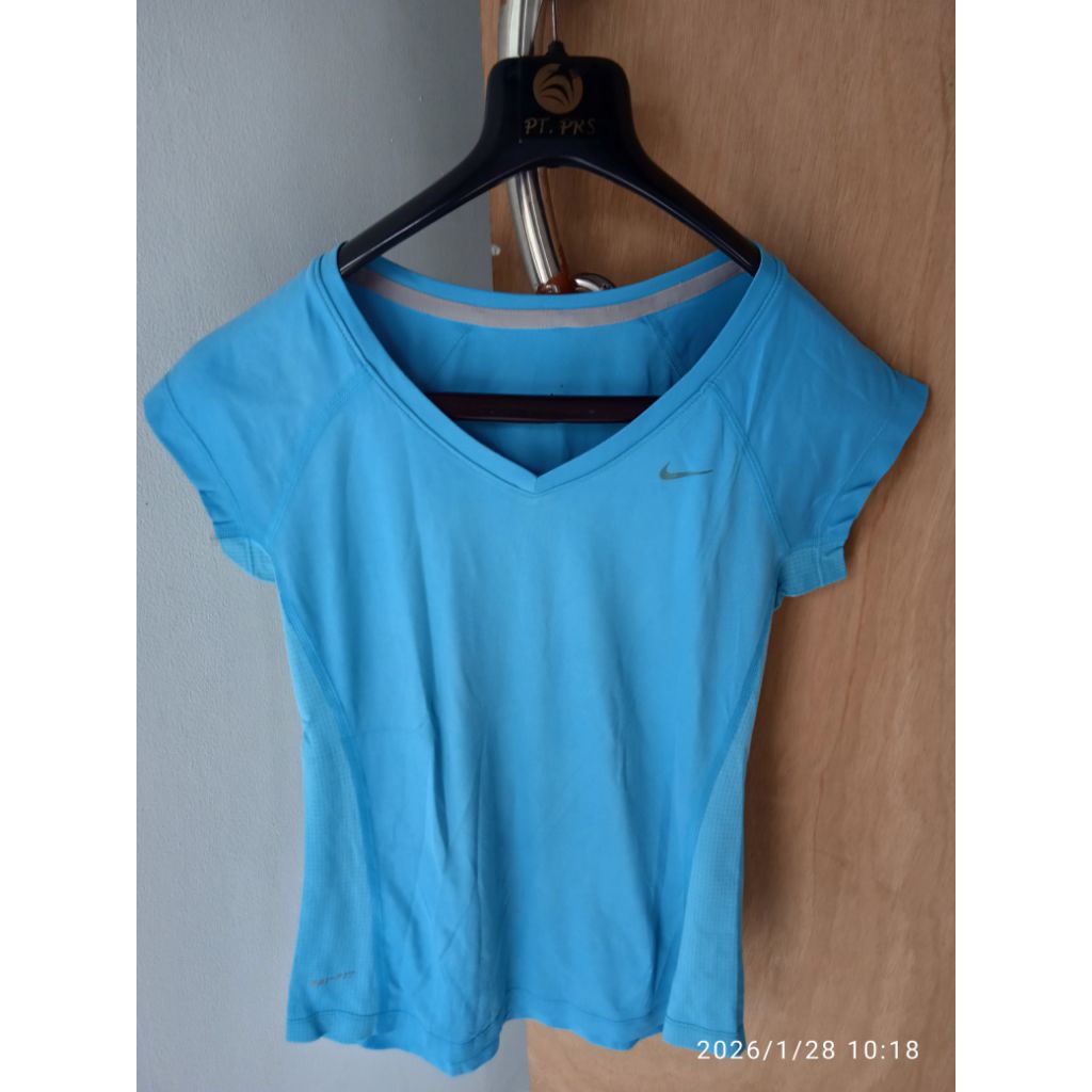 atasan running NIKE wanita preloved