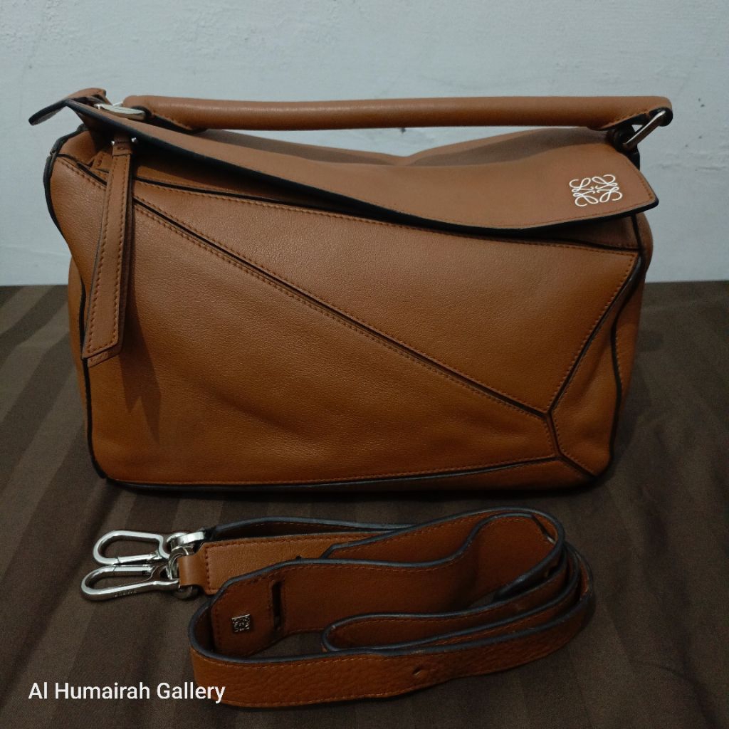 Tas Slingbag L0ewe Puzzle Kulas (Preloved)