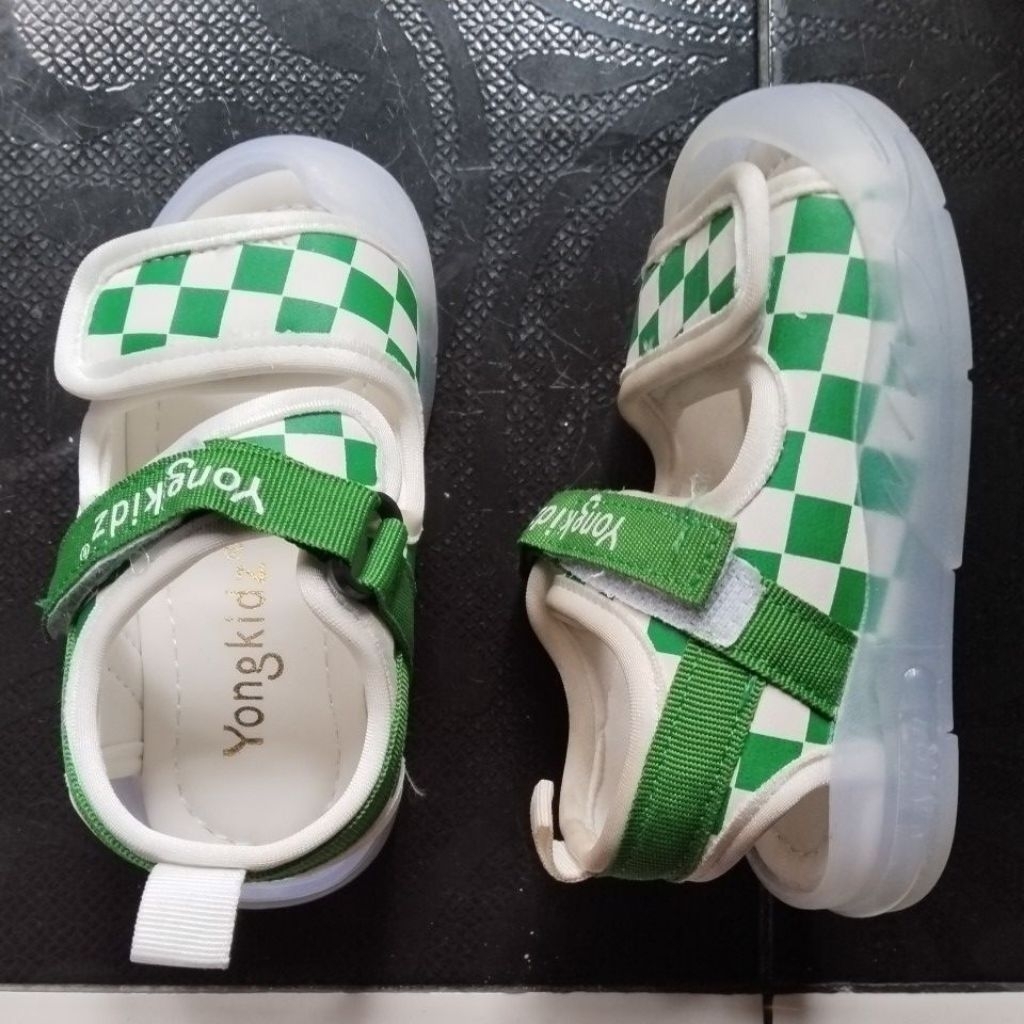(NEW ) SALE Sepatu Sandal Yongkidz LED Nyala Full Box