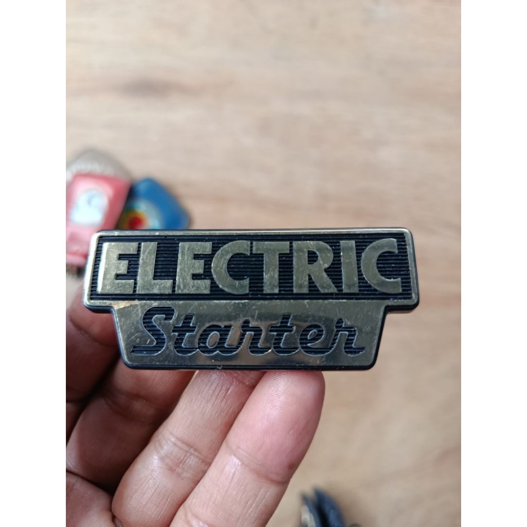 Emblem logo Sayap legshield Suzuki RC100
