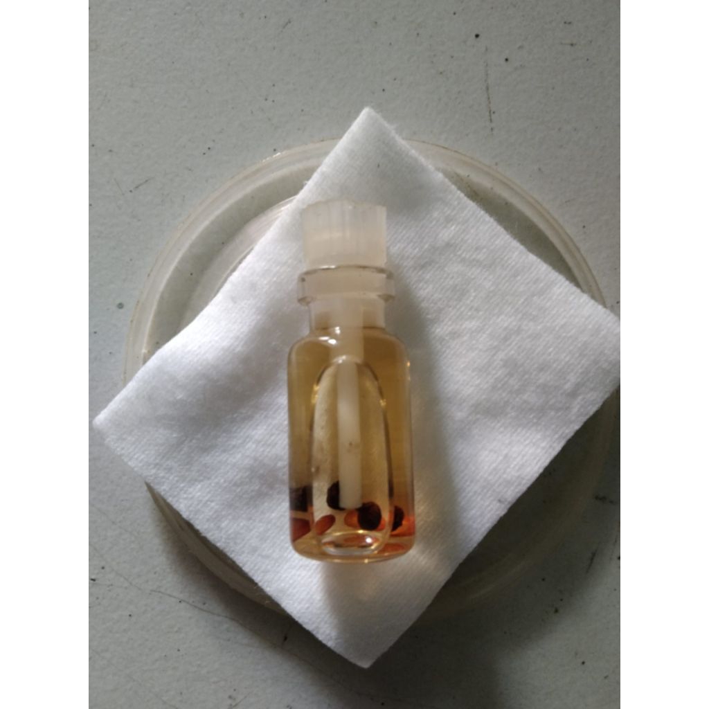 Minyak wewangian asma cinta