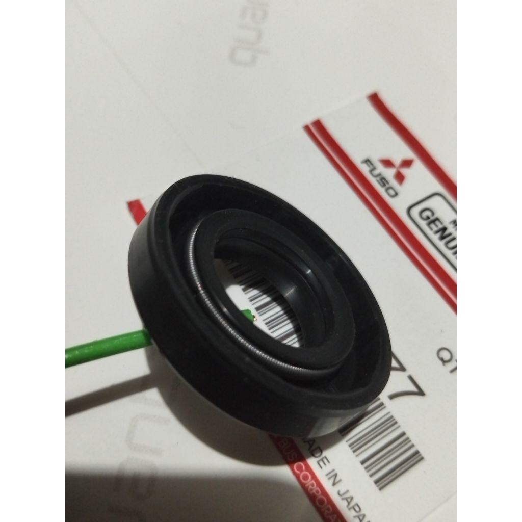 seal power steering atas L300 diesel /l300 bensin original import jepang asli