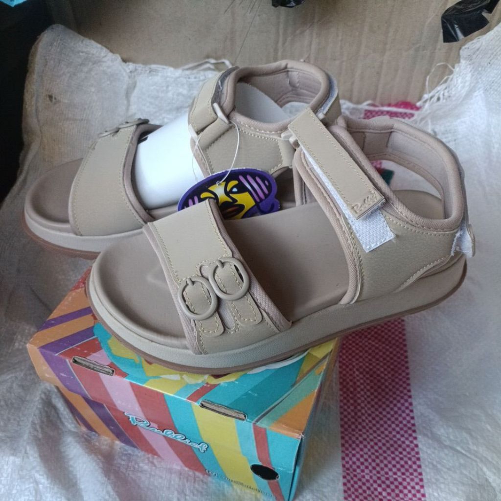 Sandal gunung wanita Rullief