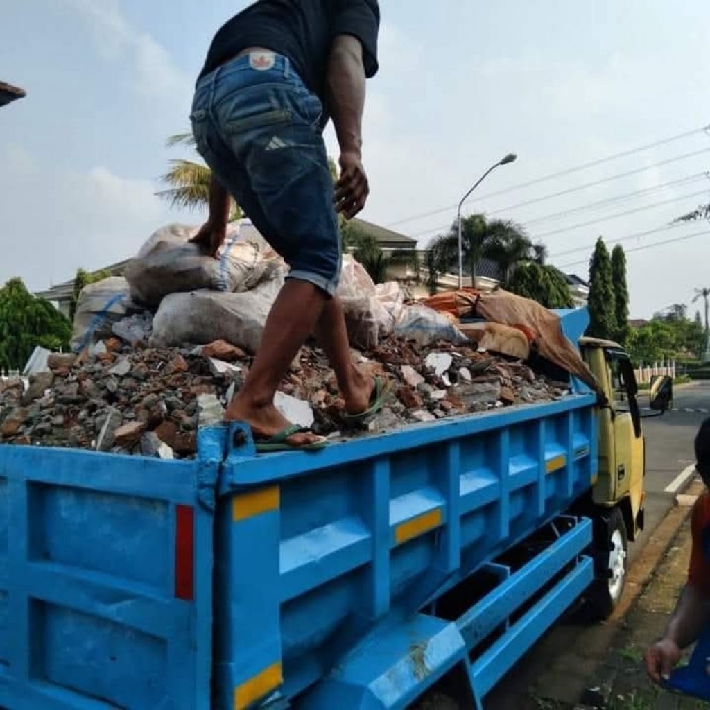 Angkut puing bangunan