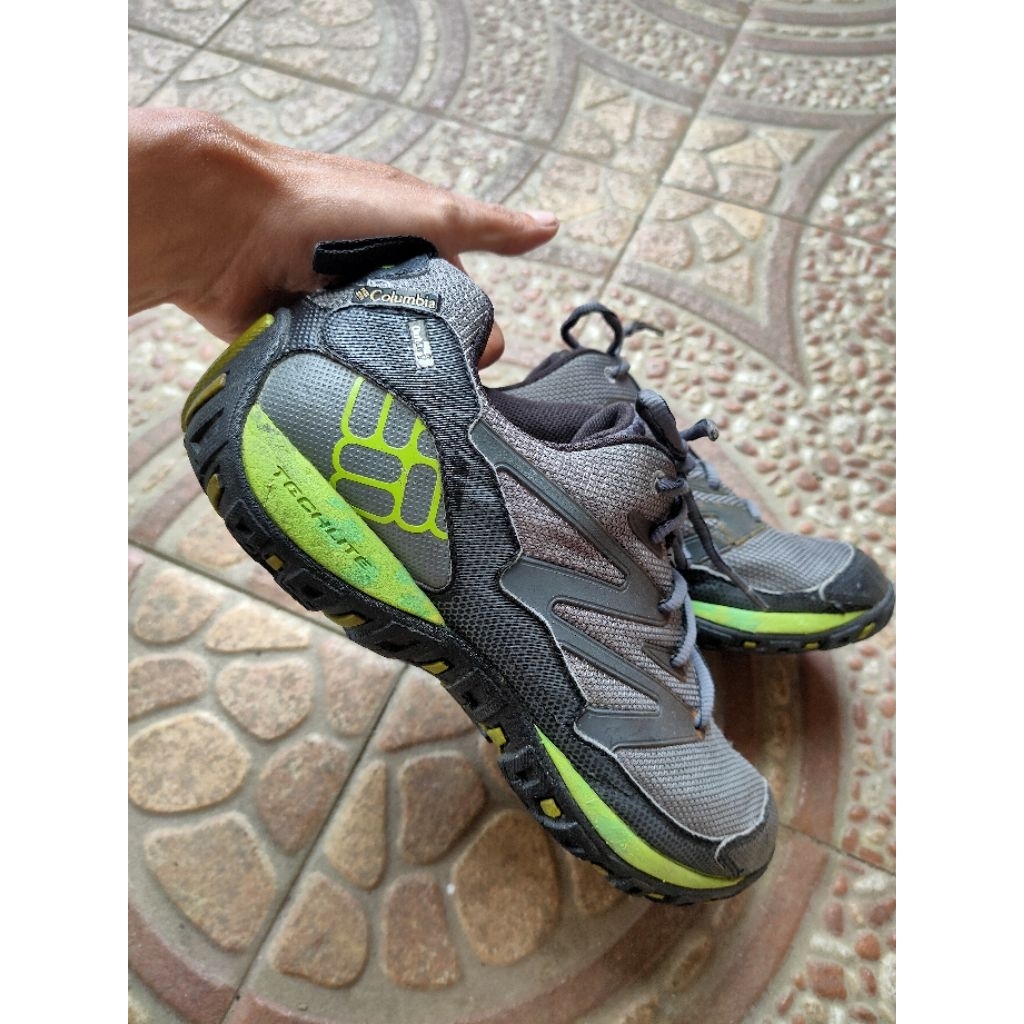 sepatu gunung second bekas pakai