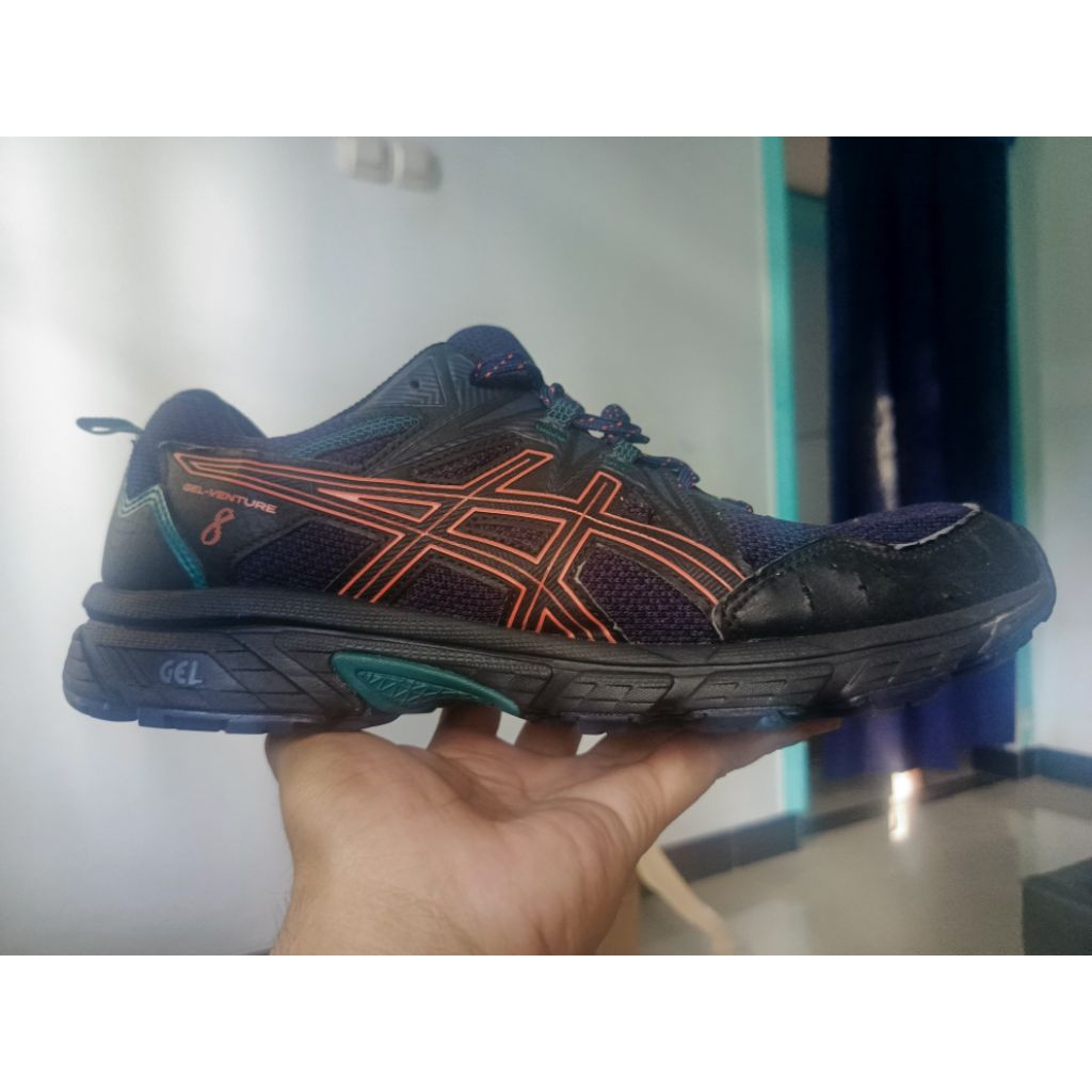 Sepatu Trail Run Asics