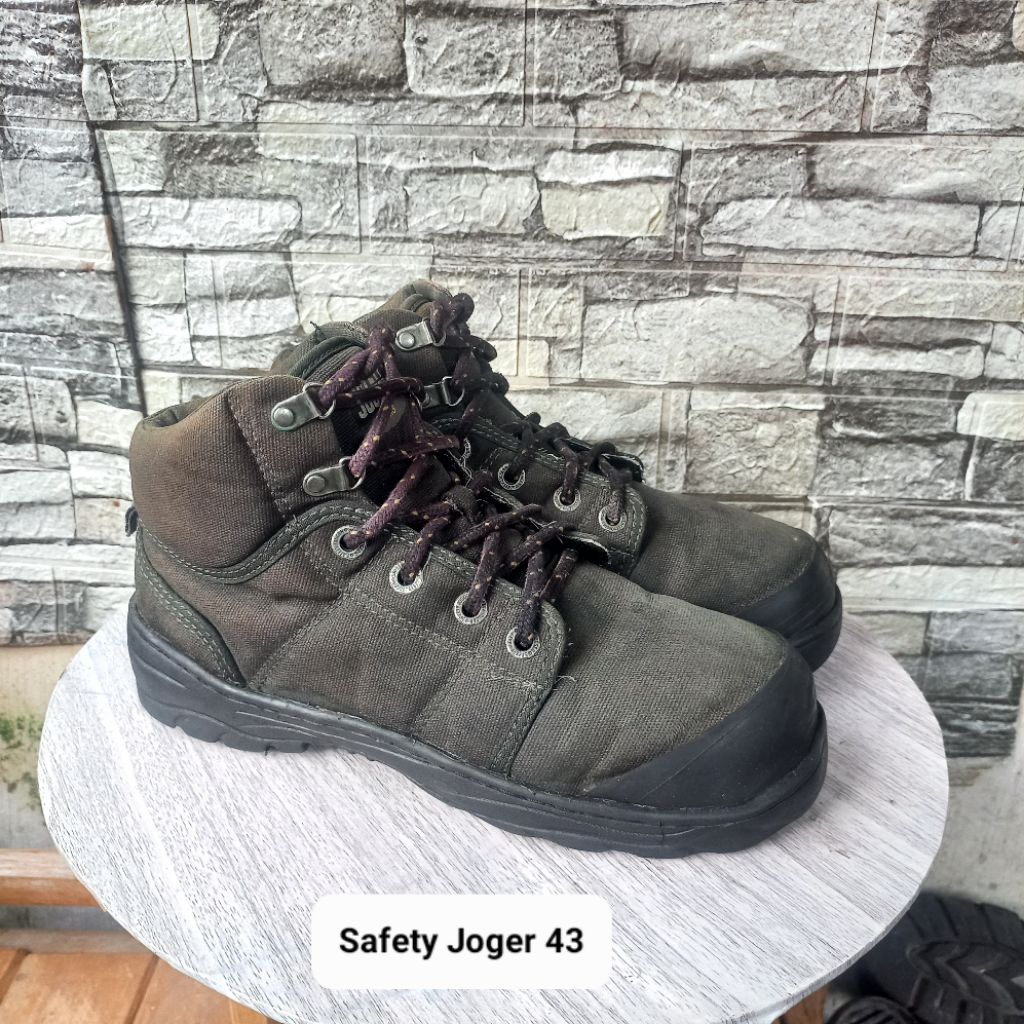 Sepatu safety second merk Safety jogger size43 insol28cm