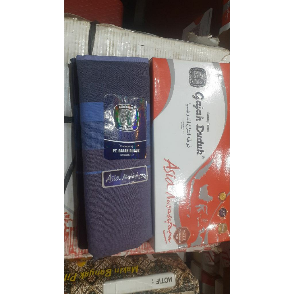 Sarung gajah duduk asia merah putih motif terbaru