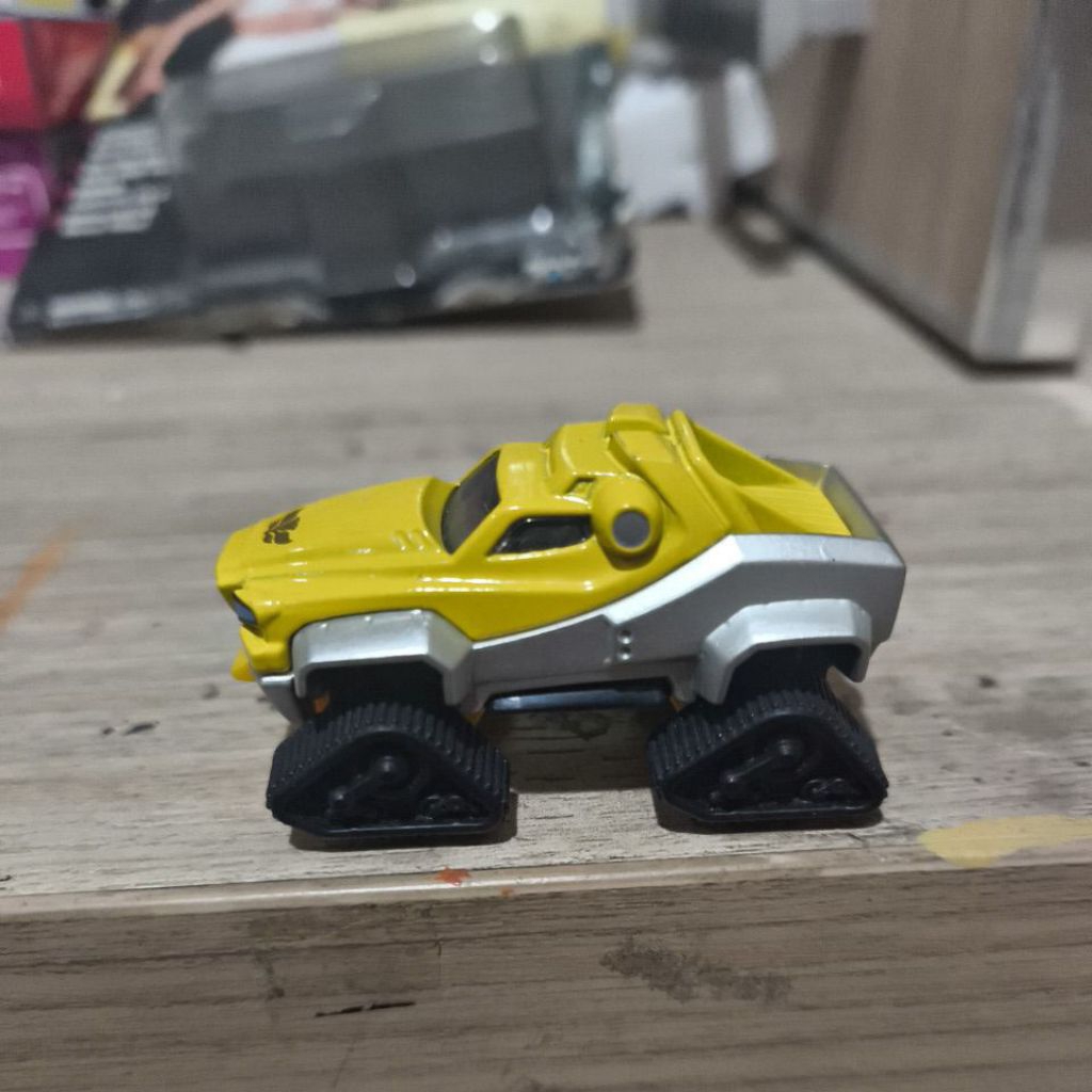 Power Rangers Megaforce Hot Wheels Yellow Ranger Tiger Zord