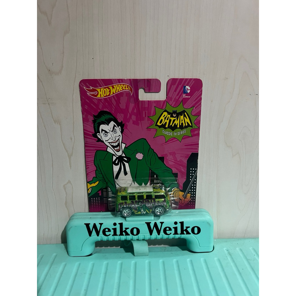 hotwheels premium batman classic tv series volkswagen custom deluxe wagon (card kurang bagus)
