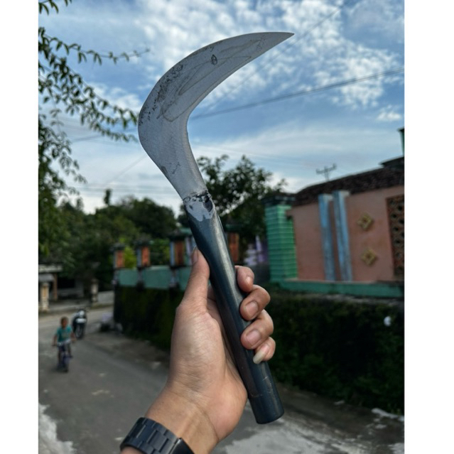 alat berkebun sabit bahan baja slendang gagang pipa besi siap pakai