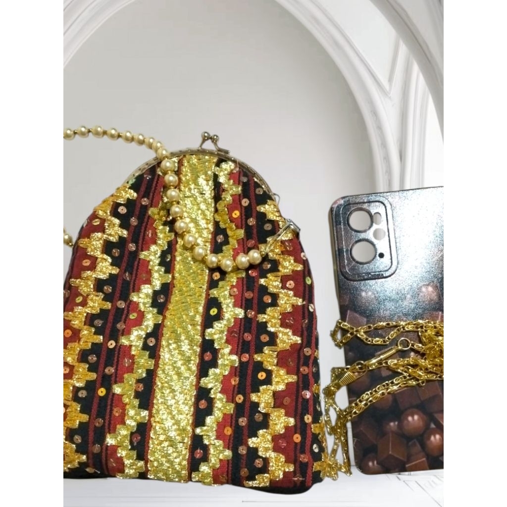 Sling Bag HP Tapis Lampung Sulam Tangan Benang Emas – Tas Ponsel Kisslock Wanita Handmade