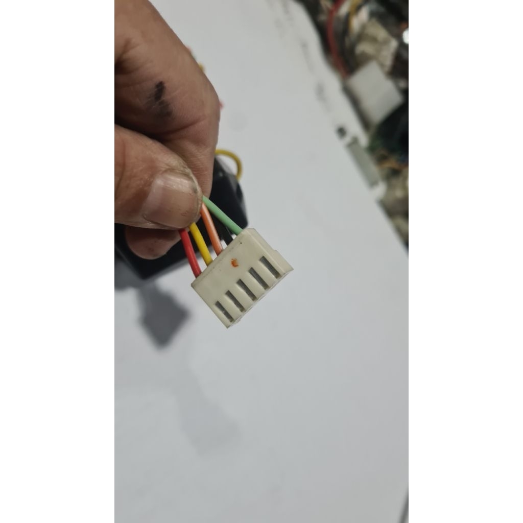 Jack Head Unit Mobil Hideaway Pioneer 5 pin ukuran 2cm x 0.8cm bekas