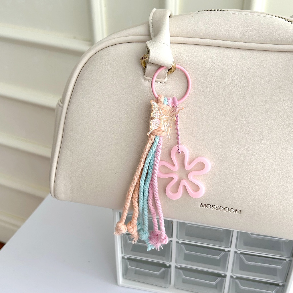 Bag Charm Kupu-kupu Pastel Gantungan Tas Tali Macrame Warna Pastel Aksesoris Tas Simpel Colorful Bag