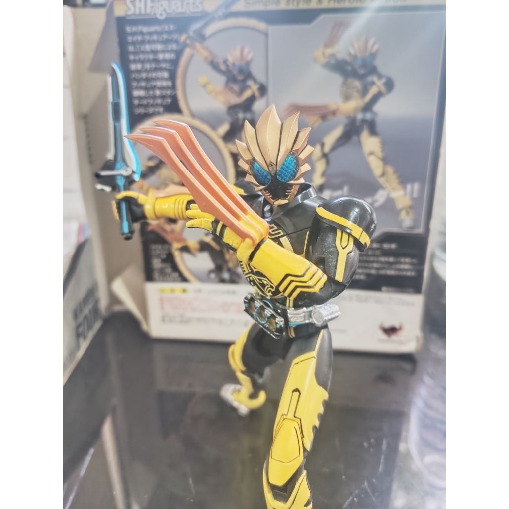 SHF Kamen Rider OOO Latorartar Combo ori bandai