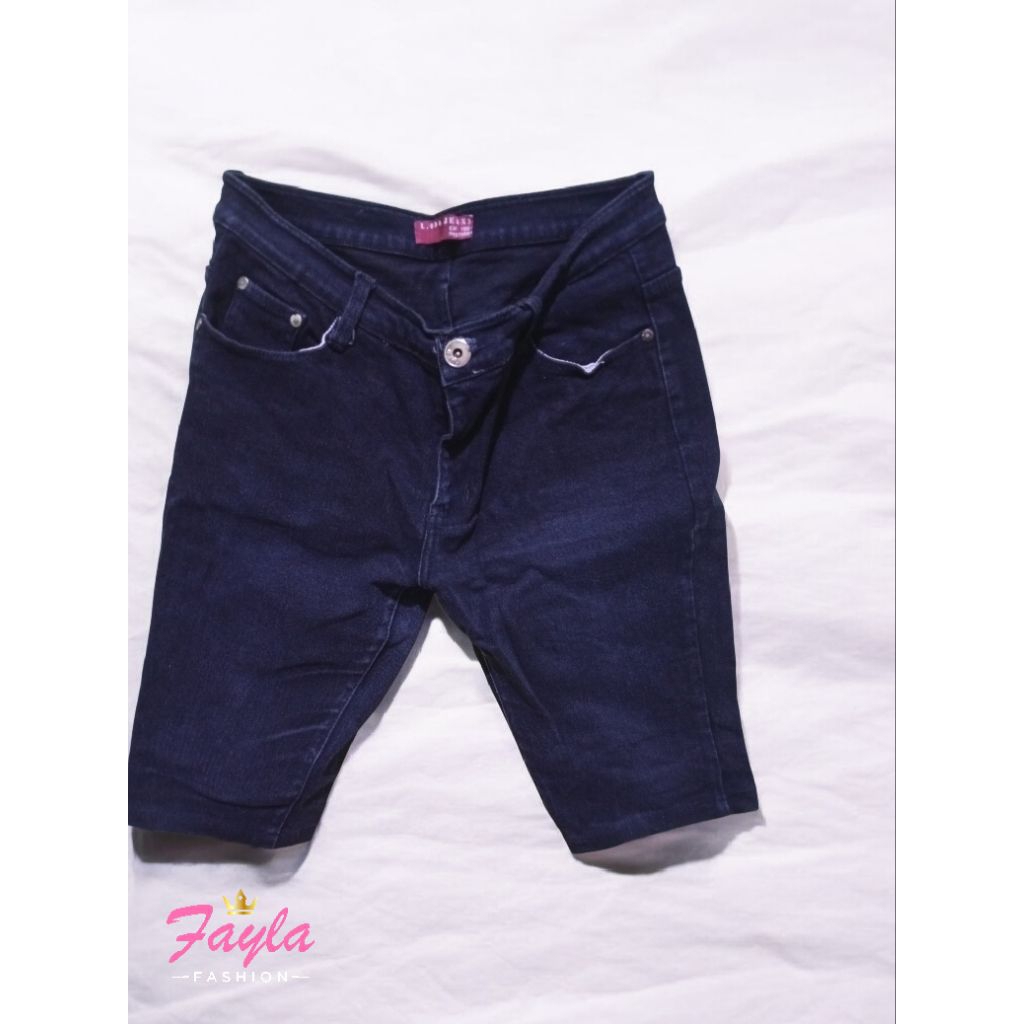 Celana Jeans Pendek Wanita Warna Hitam