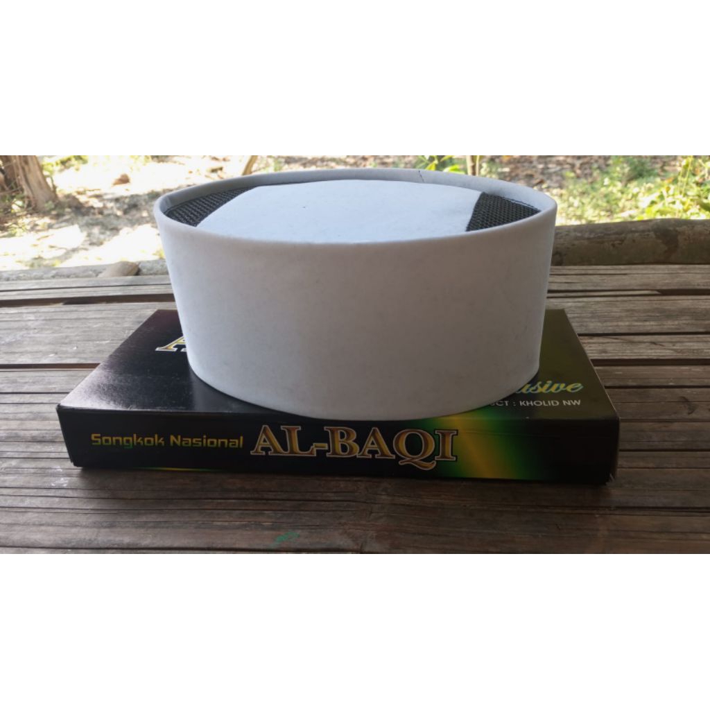 peci nasional warna putih ac