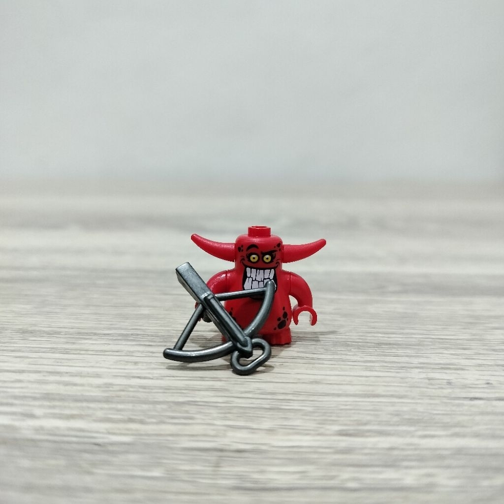 lego minifigure nexo knights scurrier