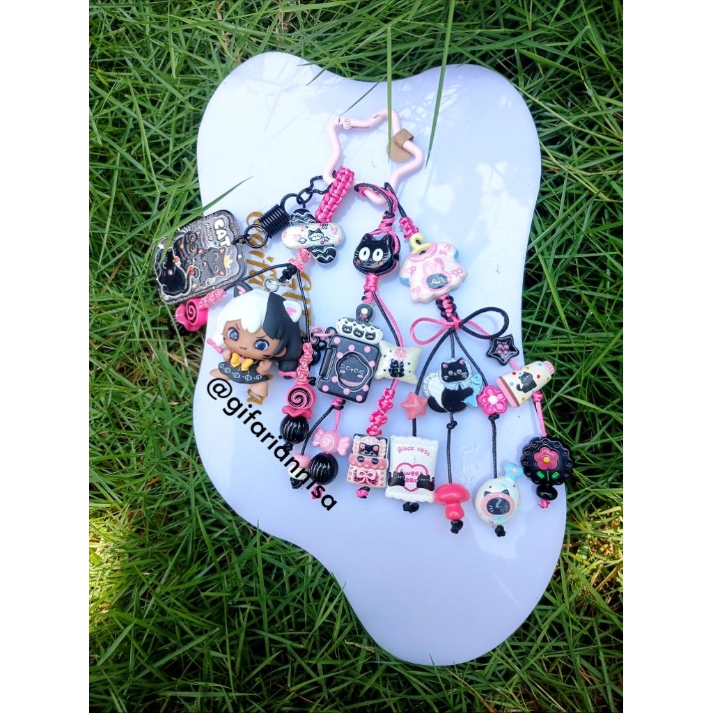 1B. BAGCHARM FIGUR POPMART KOPI, DISNEY, POOH, DORAEMON, MICKEY MOUSE, POWER PUFF GIRL, MENGDANA