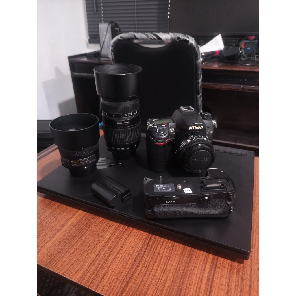 Kamera NIKON D7000 + Lensa AF-S Nikkor 50mm f/1.8 + AF Nikkor 28mm 1:2.8 Lensa Tamron 70-300mm + Mei