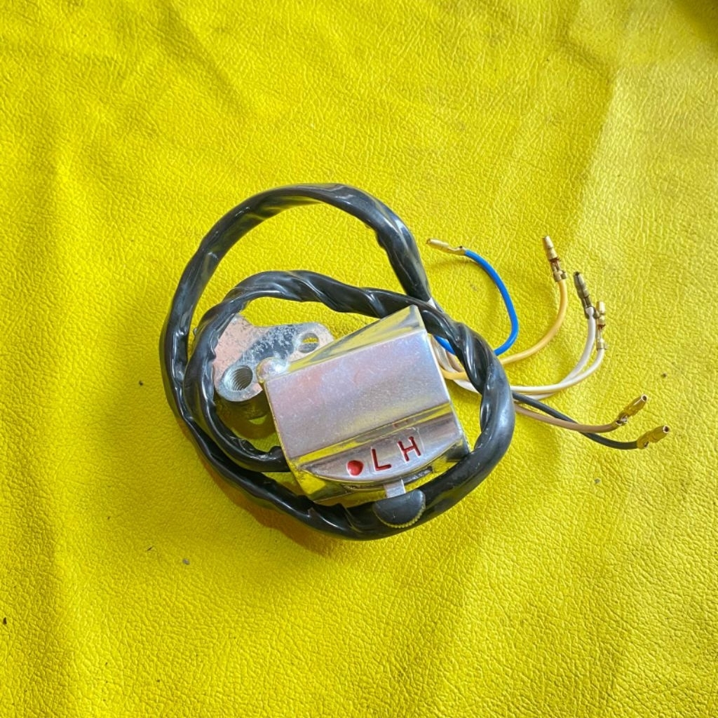 Holder saklar kanan gas luar honda CB100 CB125 NOS