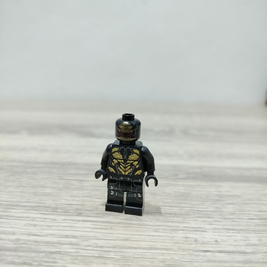 lego minifigure super heroes outrider