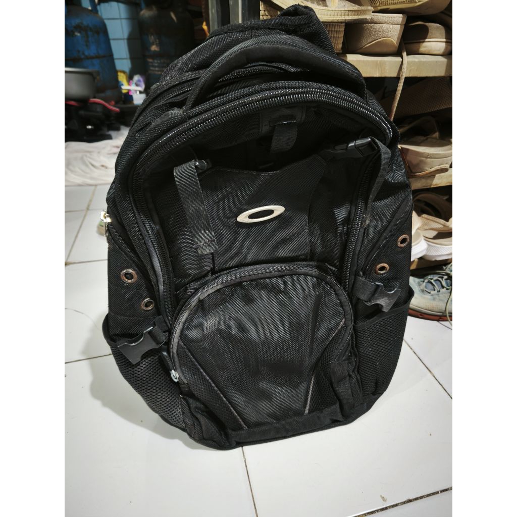 tas ransel laptop merk okley original