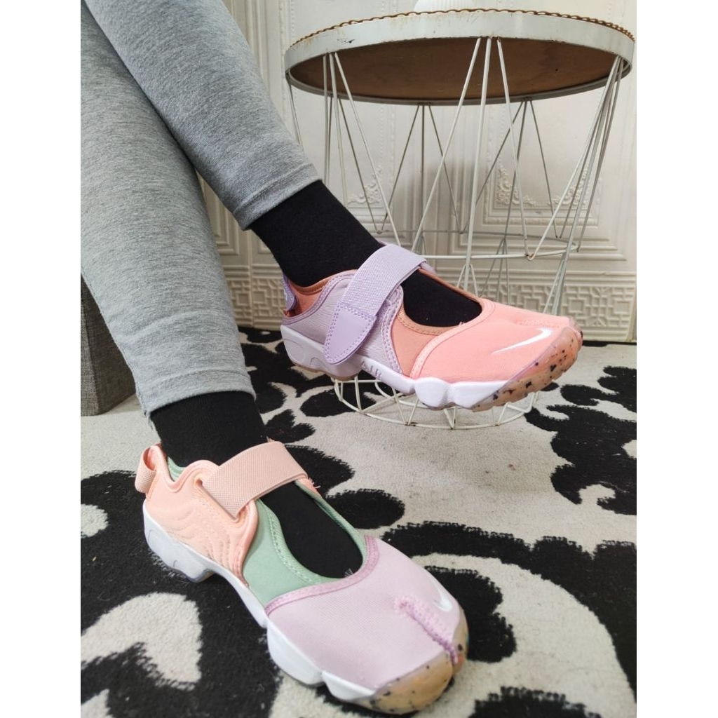Sepatu Wanita Air Rift Crimson Bliss Japan Style