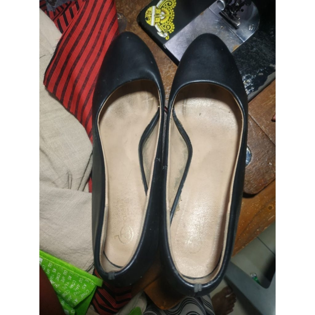 Donatello hitam hak tinggi high heels preloved