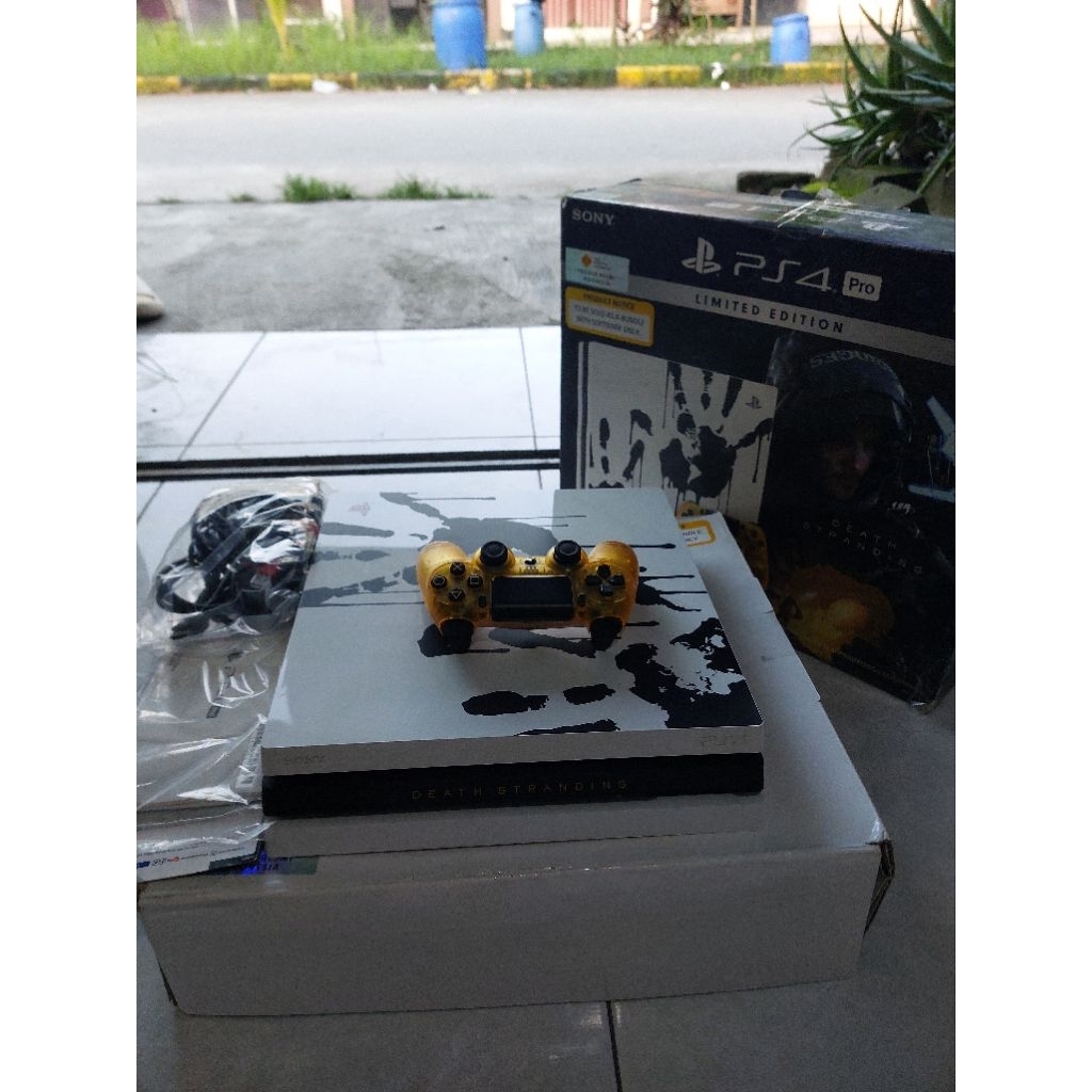 Ps 4 Pro Spesial Edisi Death Stranding seri 72