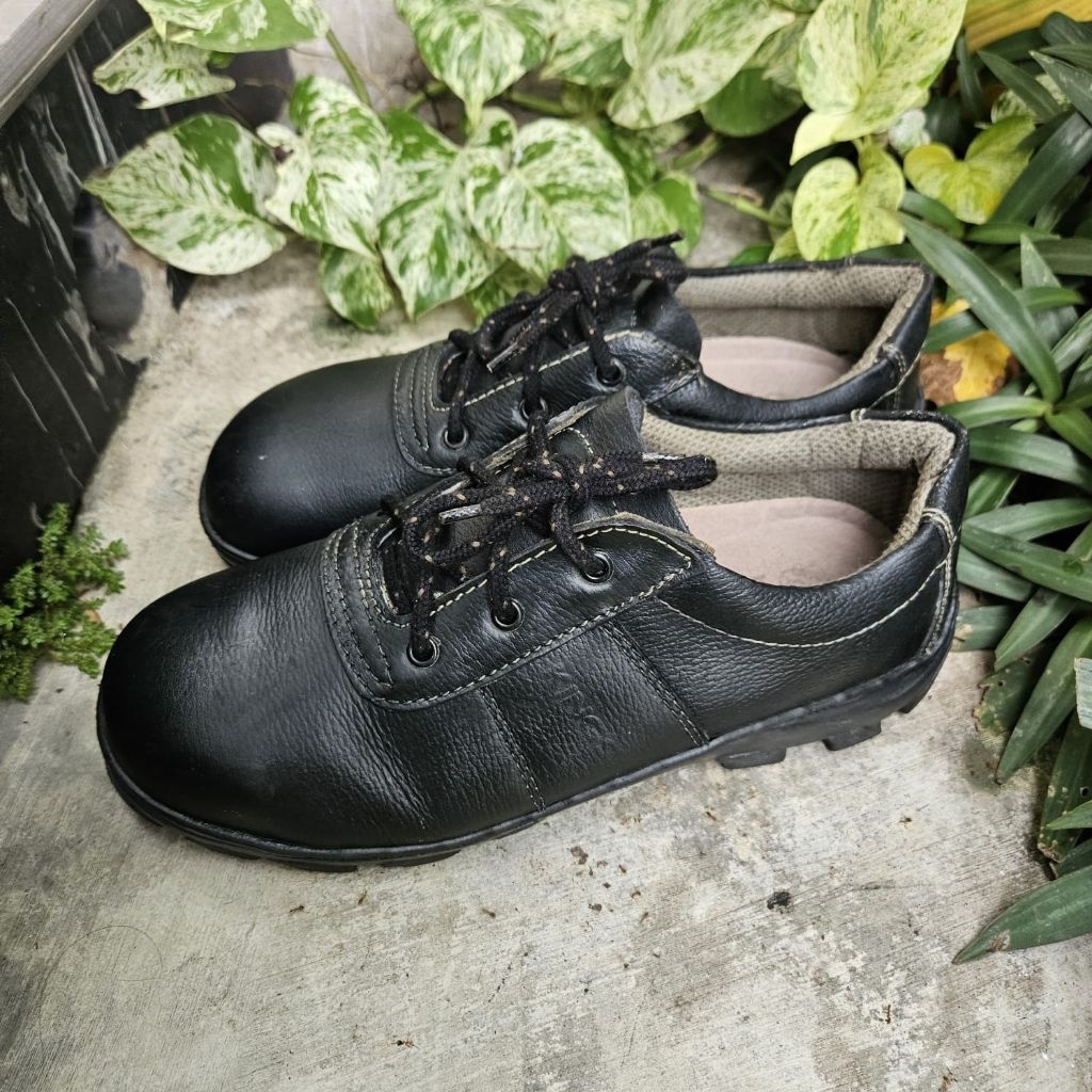 sepatu safety second kings size 43(28cm)