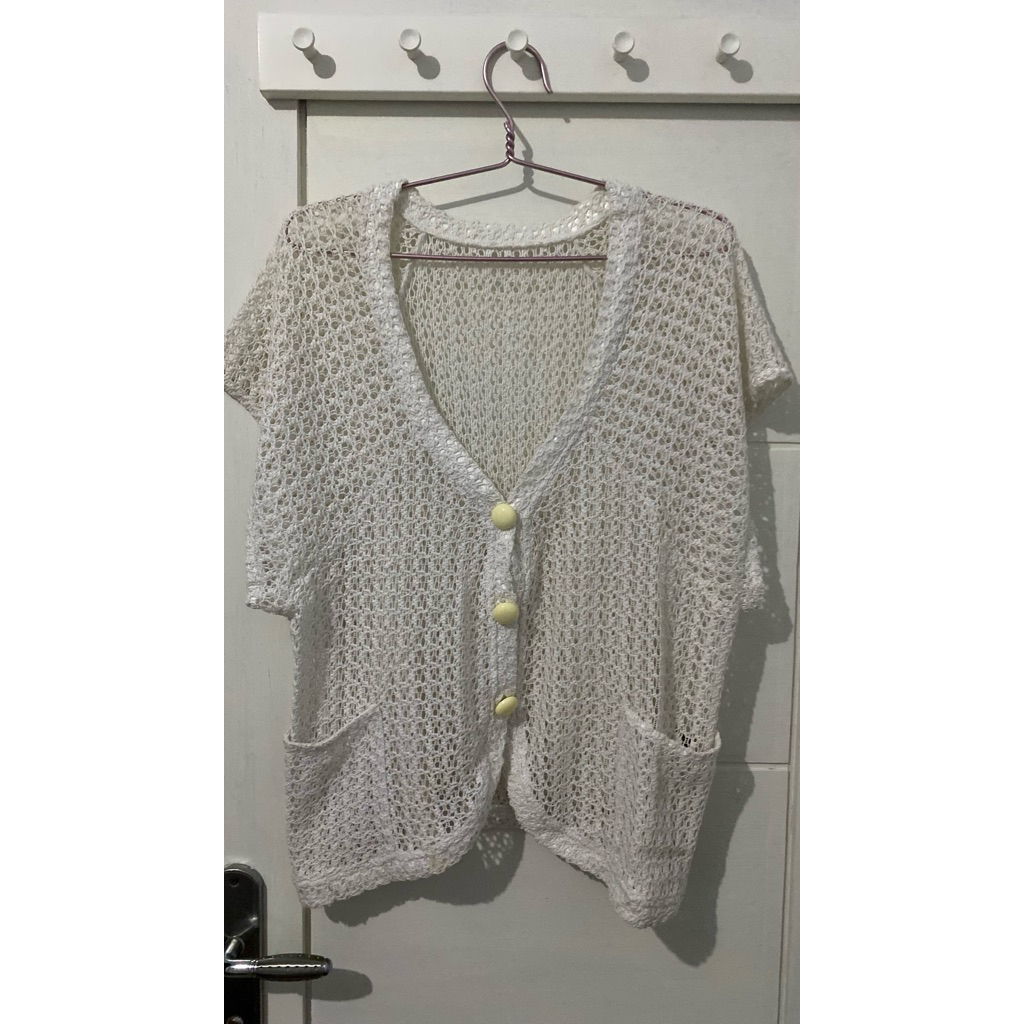 OUTER JARING JARING PUTIH