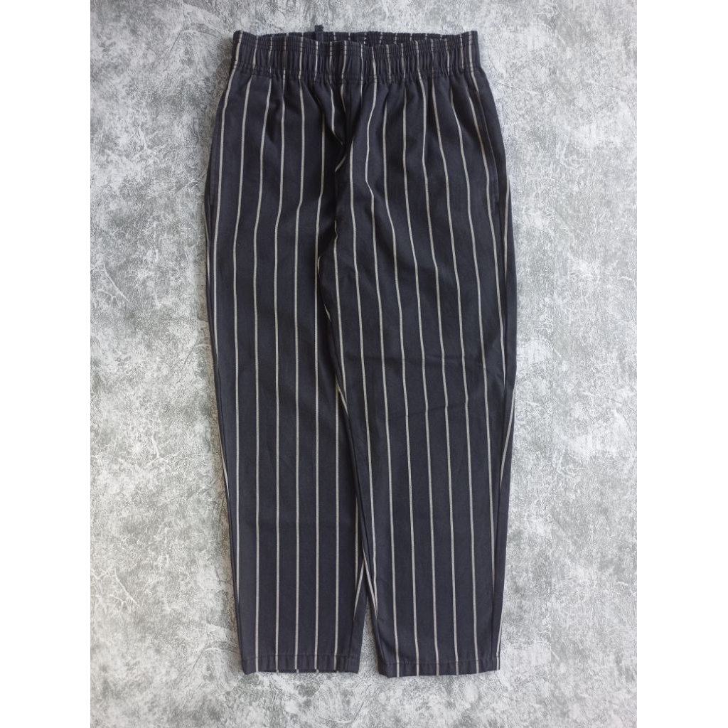 Gu Stripe relax pants