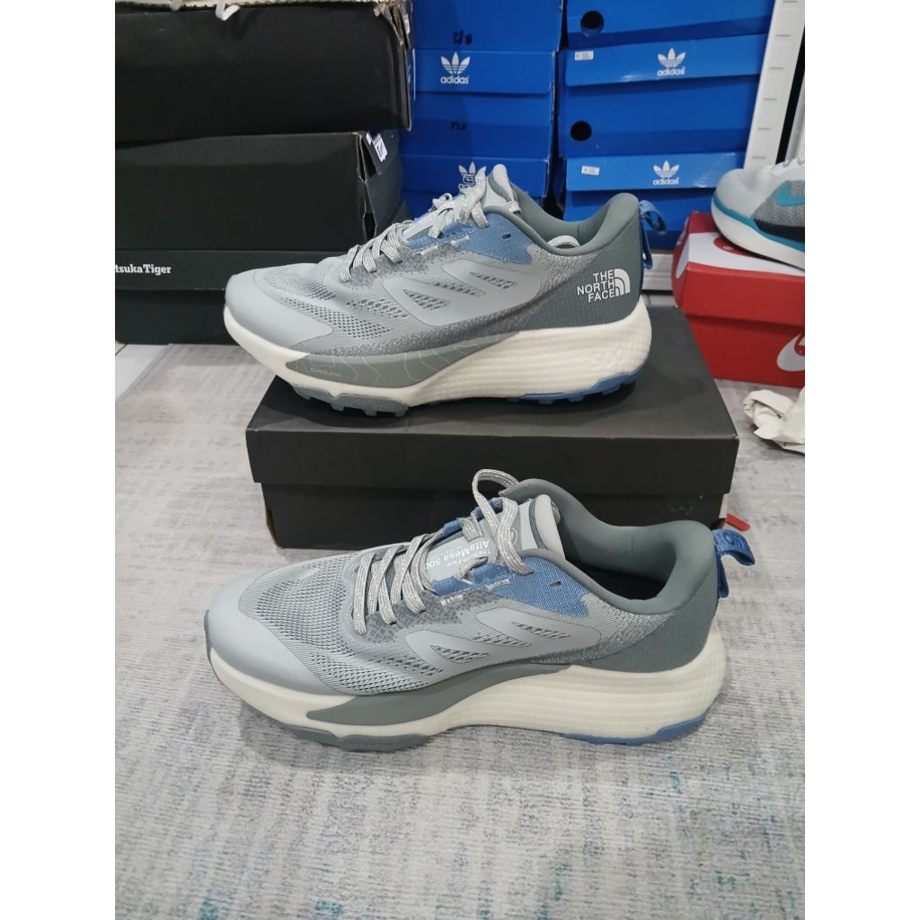 sepatu trail running TNF