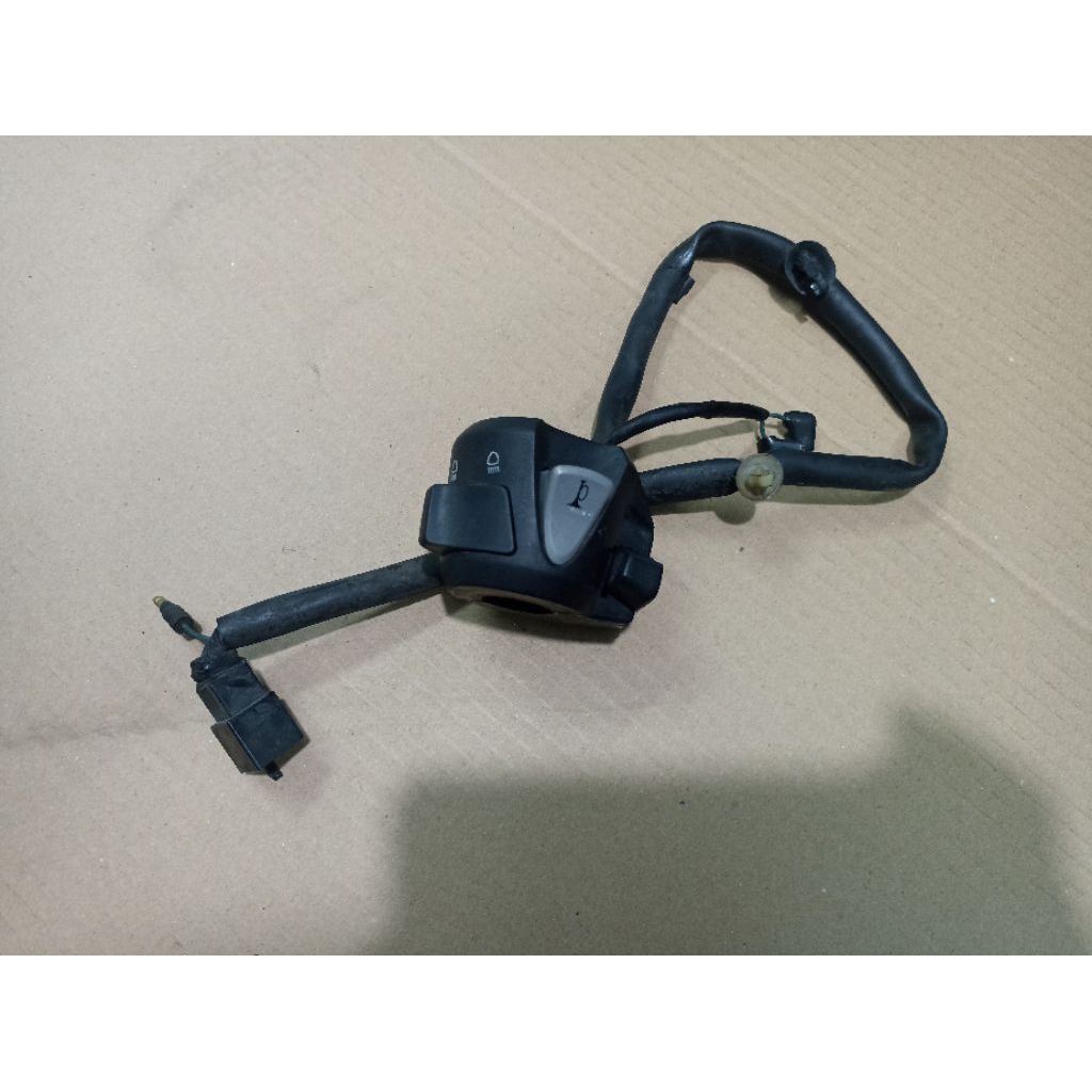 Holder Saklar kiri Cbr 150r k45a lokal original